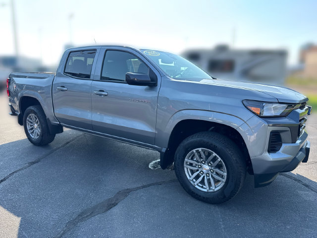 Used 2025 Chevrolet Colorado LT w/ Advanced Trailering Package AWD/4WD image 7