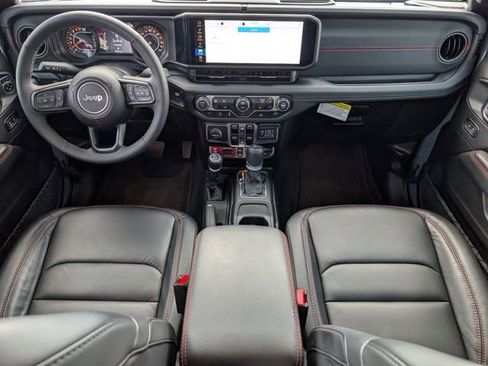 Used 2025 Jeep Gladiator Rubicon w/ Convenience Group AWD/4WD image 5