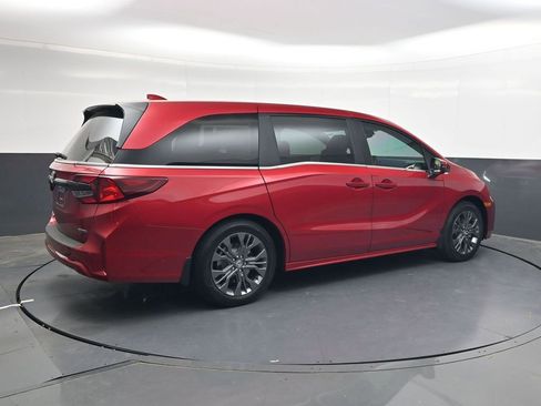 New 2026 Honda Odyssey Touring image 4