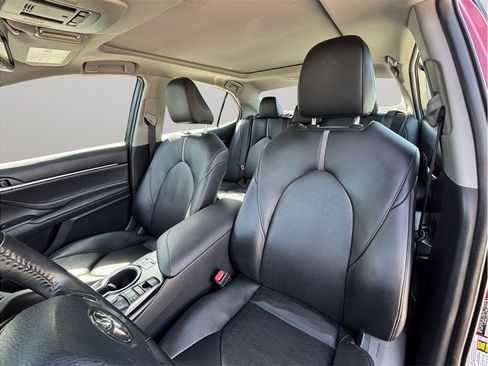 Used 2018 Toyota Camry XSE FWD image 19