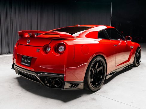 Used 2023 Nissan GT-R Premium w/ Floor Mat Package image 32