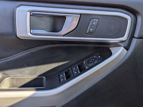 Used 2022 Ford Explorer XLT w/ Equipment Group 202A image 26