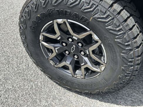 New 2026 Chevrolet Colorado ZR2 w/ Technology Package AWD/4WD image 9