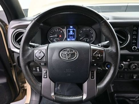 Used 2020 Toyota Tacoma TRD Sport AWD/4WD image 12