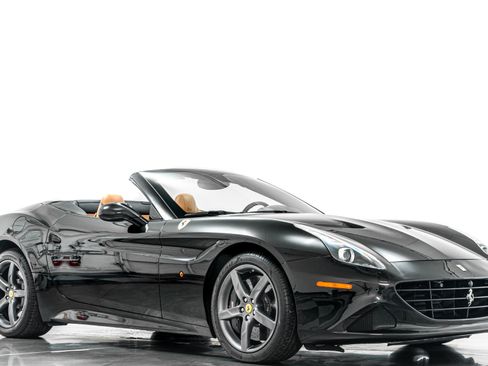 Used 2015 Ferrari California T RWD image 32