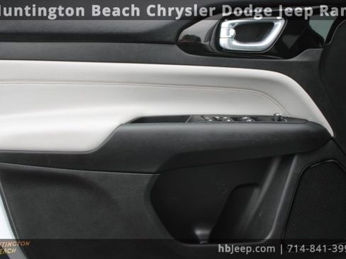 Used 2023 Jeep Compass Limited image 10