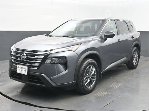 Certified 2025 Nissan Rogue S image 3