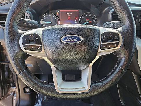 Used 2024 Ford Explorer XLT RWD image 24