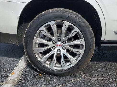 Used 2021 GMC Yukon Denali w/ Denali Ultimate Package image 5