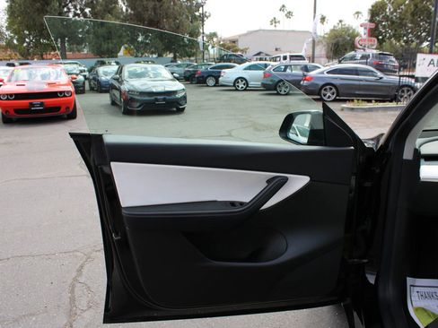 Used 2021 Tesla Model Y Long Range AWD/4WD image 5