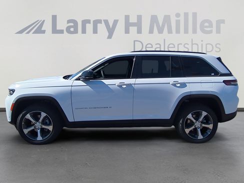 New 2026 Jeep Grand Cherokee Limited w/ Luxury Tech Group II AWD/4WD image 2