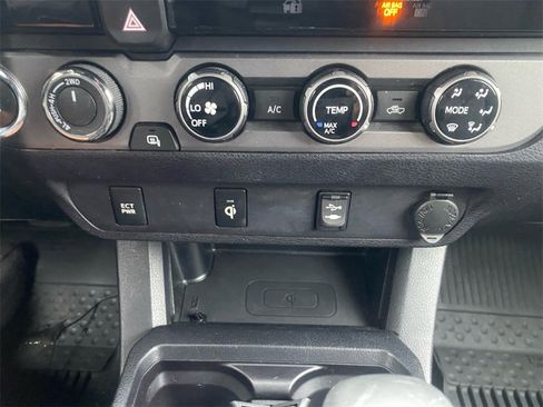 Used 2017 Toyota Tacoma TRD Sport w/ Tow Package (A/T) image 23