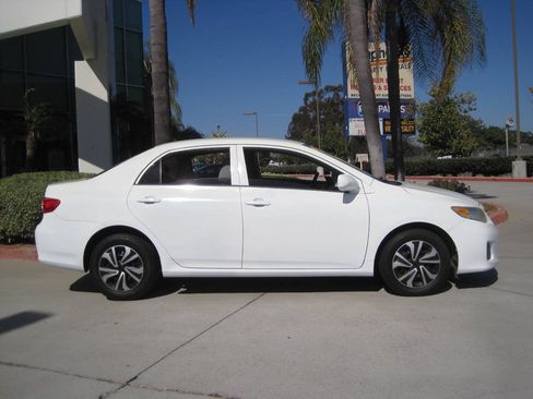 Used 2013 Toyota Corolla L FWD image 30