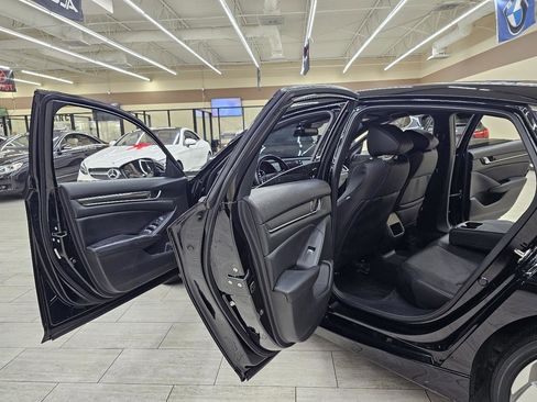 Used 2018 Honda Accord Sport image 13