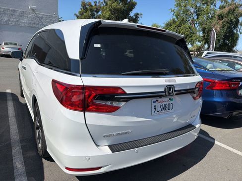Used 2024 Honda Odyssey Elite image 4