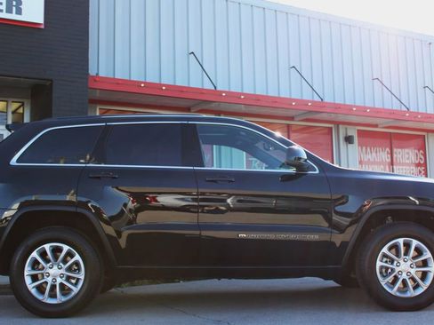 Used 2022 Jeep Grand Cherokee Laredo E AWD/4WD image 13
