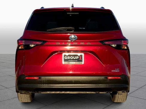 Used 2021 Toyota Sienna LE FWD image 5