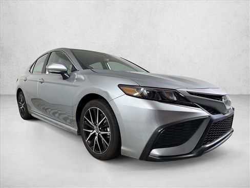 Used 2024 Toyota Camry SE w/ Convenience Package FWD image 1