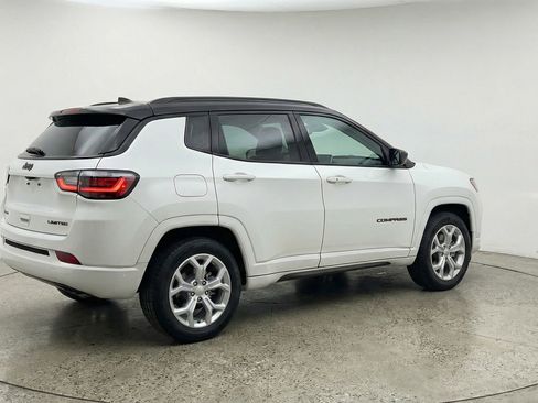 Used 2025 Jeep Compass Latitude AWD/4WD image 9