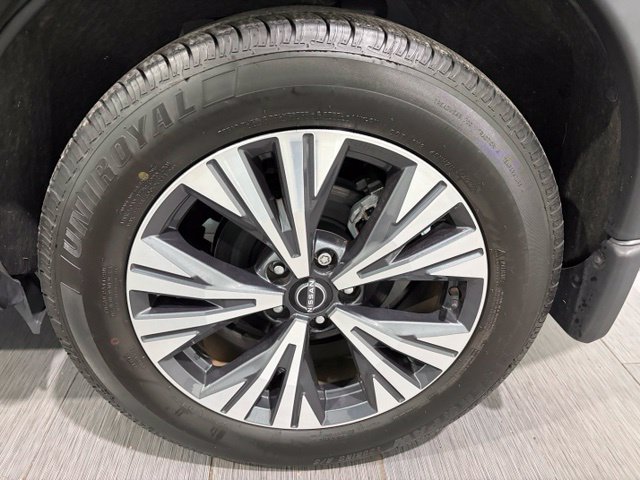 Used 2022 Nissan Rogue SV w/ SV Premium Package FWD image 23