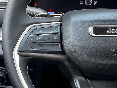 New 2025 Jeep Grand Cherokee Limited image 17