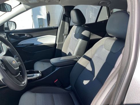 Used 2025 Chevrolet Trax LT image 28
