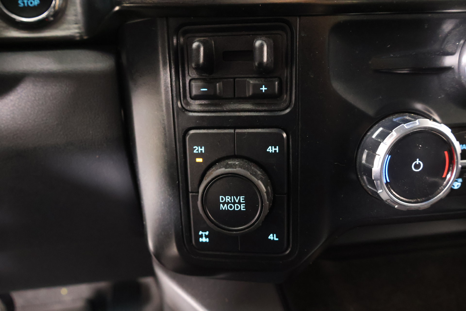 Used 2023 Ford F350 Lariat w/ Tow Technology Package AWD/4WD image 9