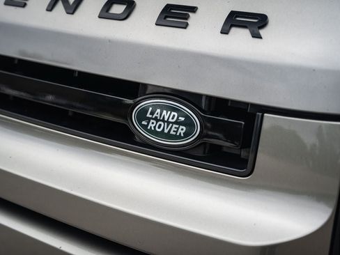 Used 2024 Land Rover Defender 130 X-Dynamic SE AWD/4WD image 16