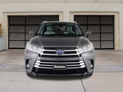Used 2019 Toyota Highlander XLE AWD/4WD image 6