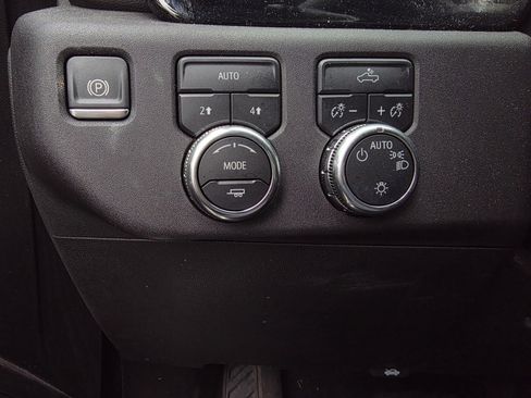 Used 2024 GMC Sierra 1500 SLE image 13