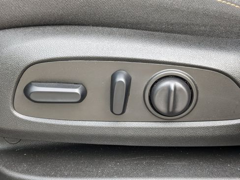 Used 2021 Chevrolet Equinox LT FWD image 21