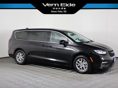 Used 2024 Chrysler Pacifica Touring-L