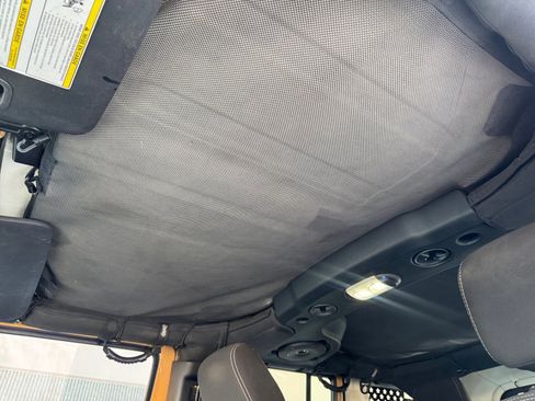 Used 2014 Jeep Wrangler Unlimited Sahara image 22