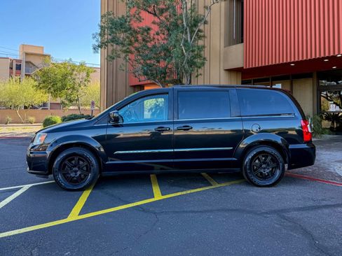 Used 2012 Chrysler Town & Country Touring w/ Entertainment Group #1 image 3