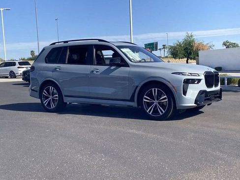 Used 2025 BMW X7 M60i image 4