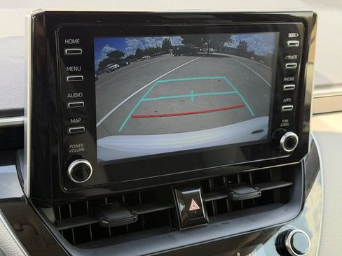 Used 2020 Toyota Corolla LE FWD image 17