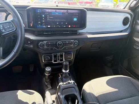 Used 2024 Jeep Wrangler Unlimited Sport AWD/4WD image 18