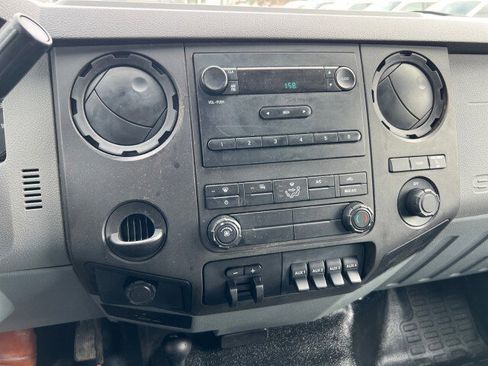 Used 2014 Ford F550 4x4 Regular Cab Super Duty image 12