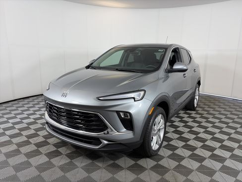 Used 2025 Buick Encore GX Preferred AWD/4WD image 2