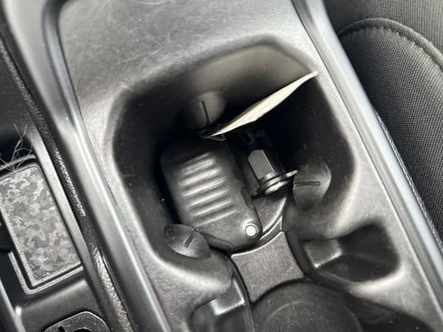 Used 2019 Jeep Wrangler Sport image 30