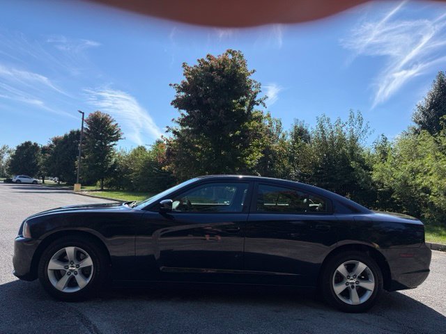 Used 2012 Dodge Charger SE RWD image 2