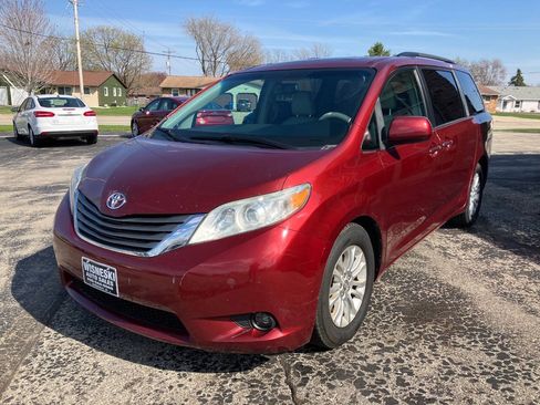 Used 2012 Toyota Sienna XLE FWD image 7