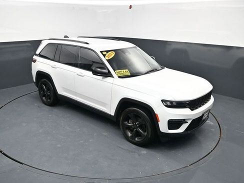 Used 2023 Jeep Grand Cherokee Limited AWD/4WD image 30