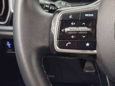 Used 2025 Kia Sorento SX image 28