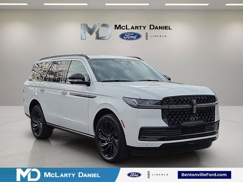 New 2025 Lincoln Navigator Reserve w/ Jet Appearance Package image 1