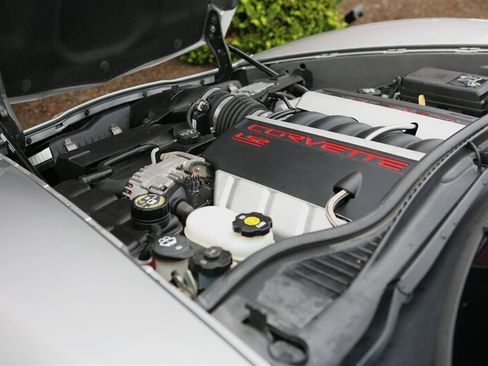 Used 2007 Chevrolet Corvette Coupe w/ Performance Package RWD image 16