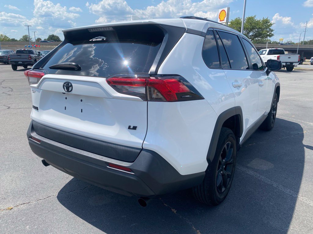 Used 2021 Toyota RAV4 LE FWD image 7