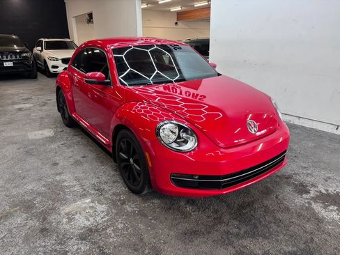 Used 2013 Volkswagen Beetle TDI FWD image 2