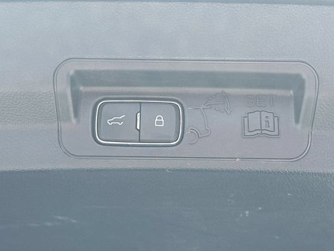 Certified 2023 Ford Explorer XLT w/ Equipment Group 202A RWD image 21