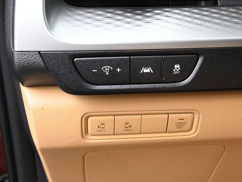 Used 2023 Kia Carnival LX w/ Paint Protection Package FWD image 16